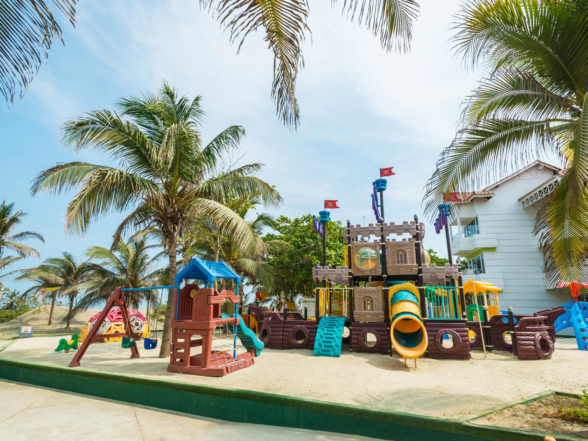 Hotel Las Americas Casa De Playa Cartagena Exterior foto Playground at the resort