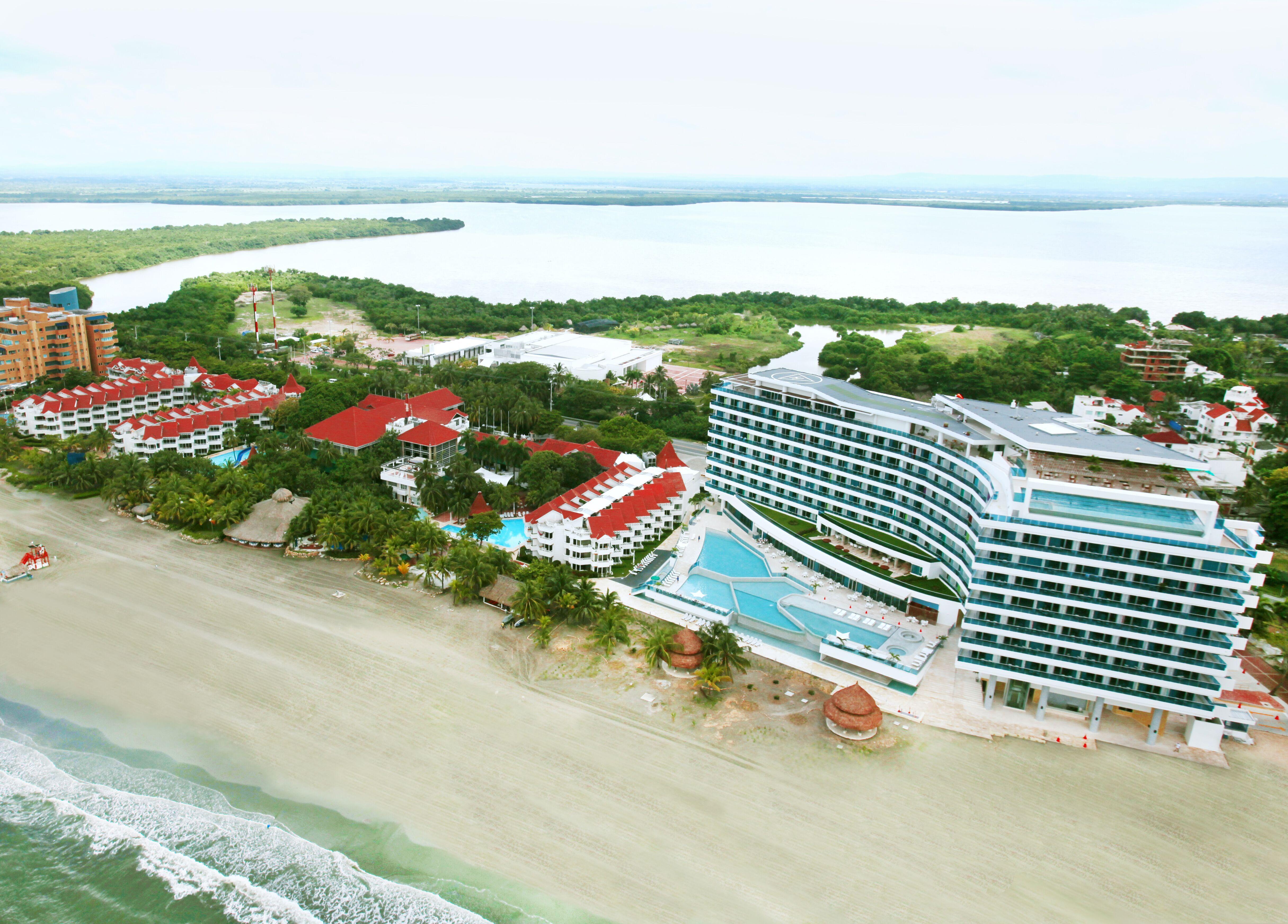 Hotel Las Americas Casa De Playa Cartagena Exterior foto Aerial view of the resort