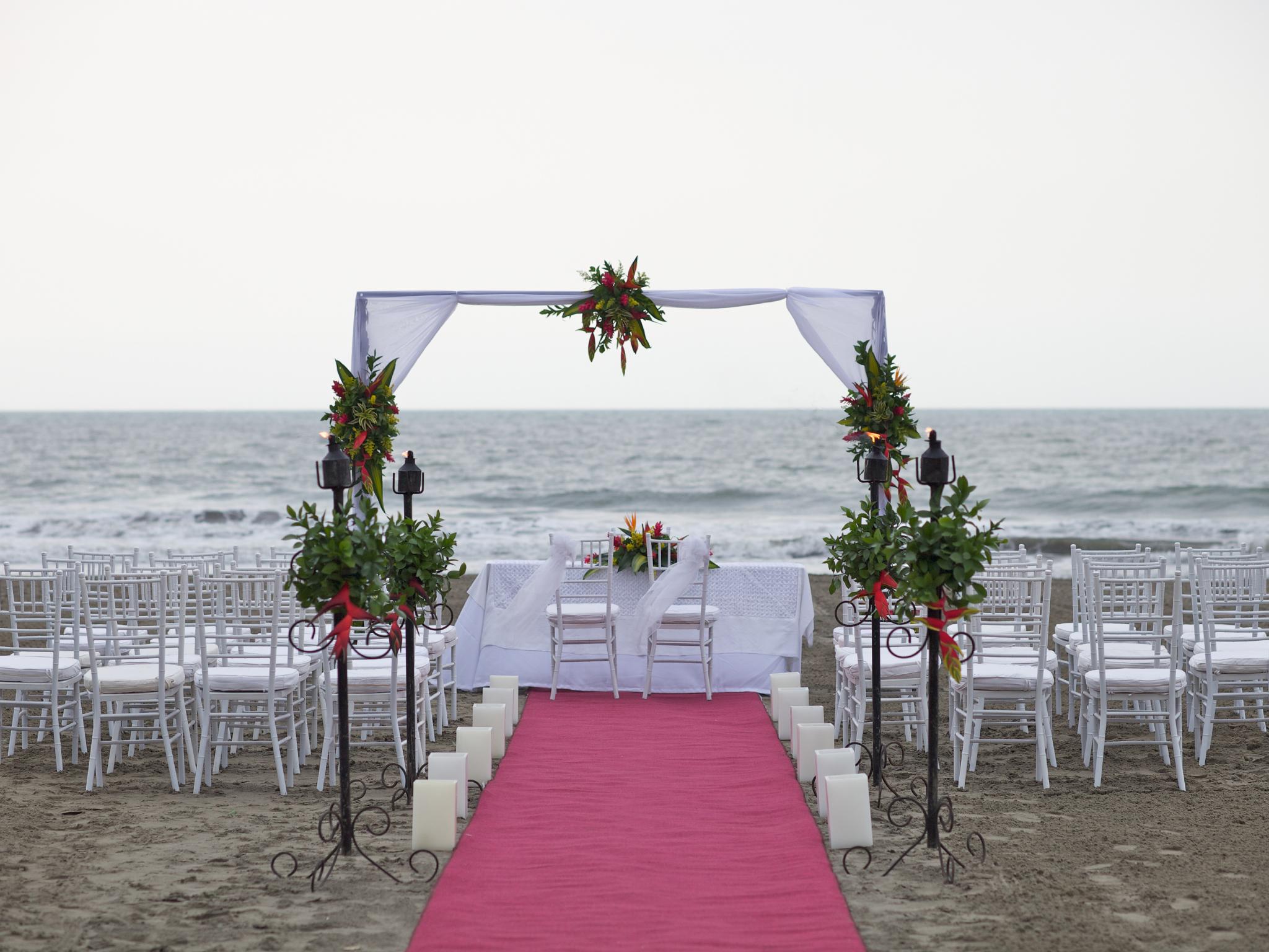 Hotel Las Americas Casa De Playa Cartagena Exterior foto A beach wedding in Acapulco, Mexico