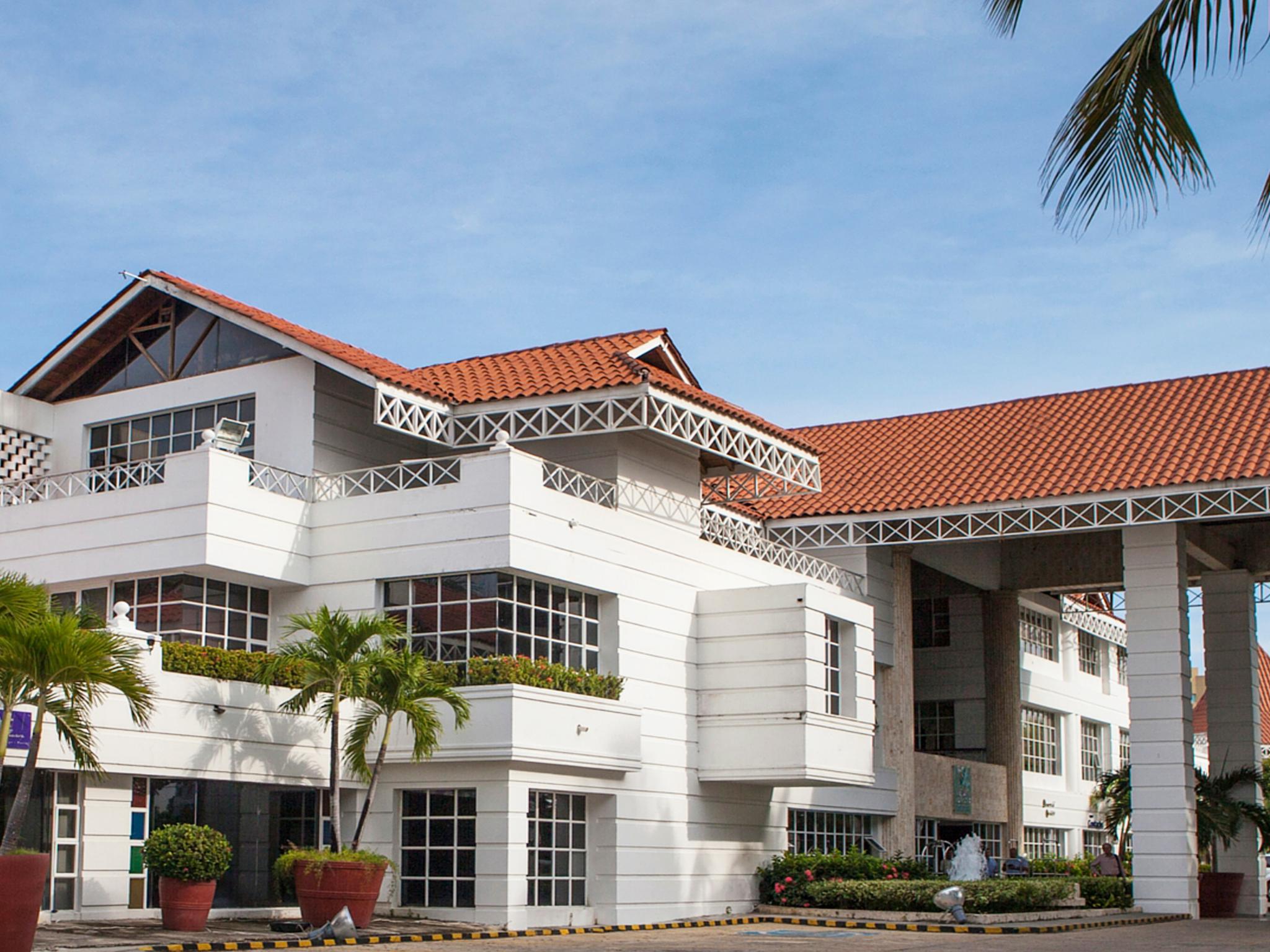 Hotel Las Americas Casa De Playa Cartagena Exterior foto The University of Nottingham Malaysia Campus