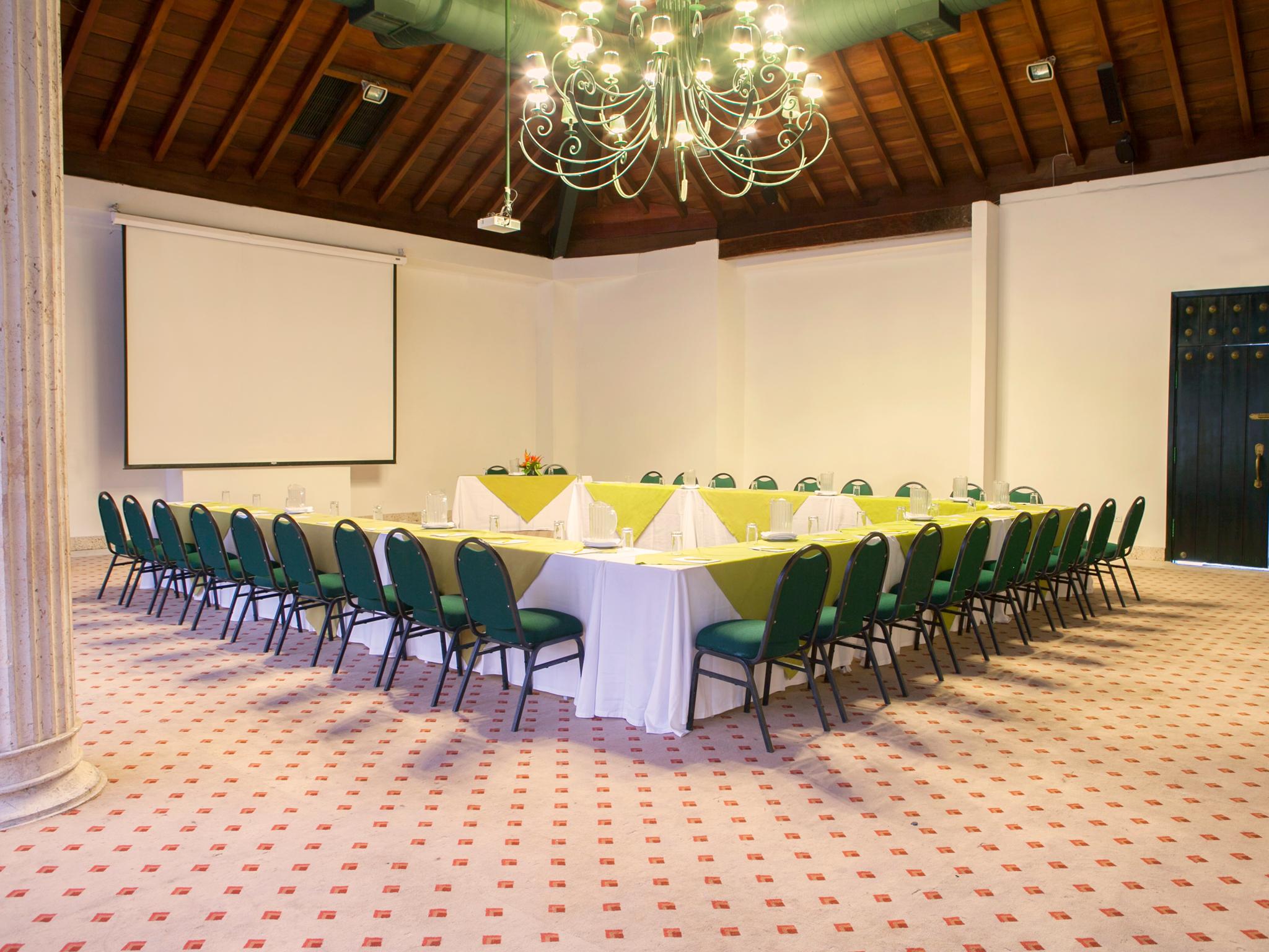 Hotel Las Americas Casa De Playa Cartagena Exterior foto The meeting room