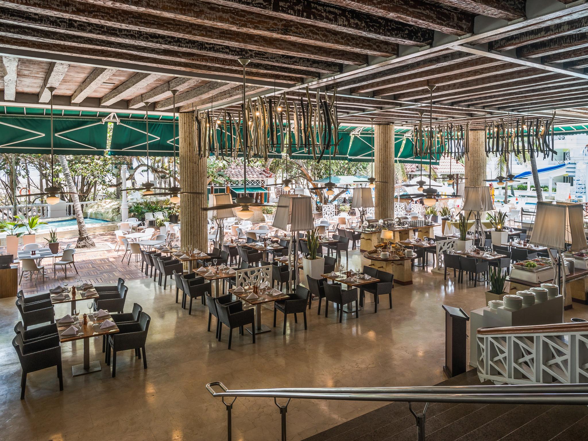 Hotel Las Americas Casa De Playa Cartagena Exterior foto The Garden Grill