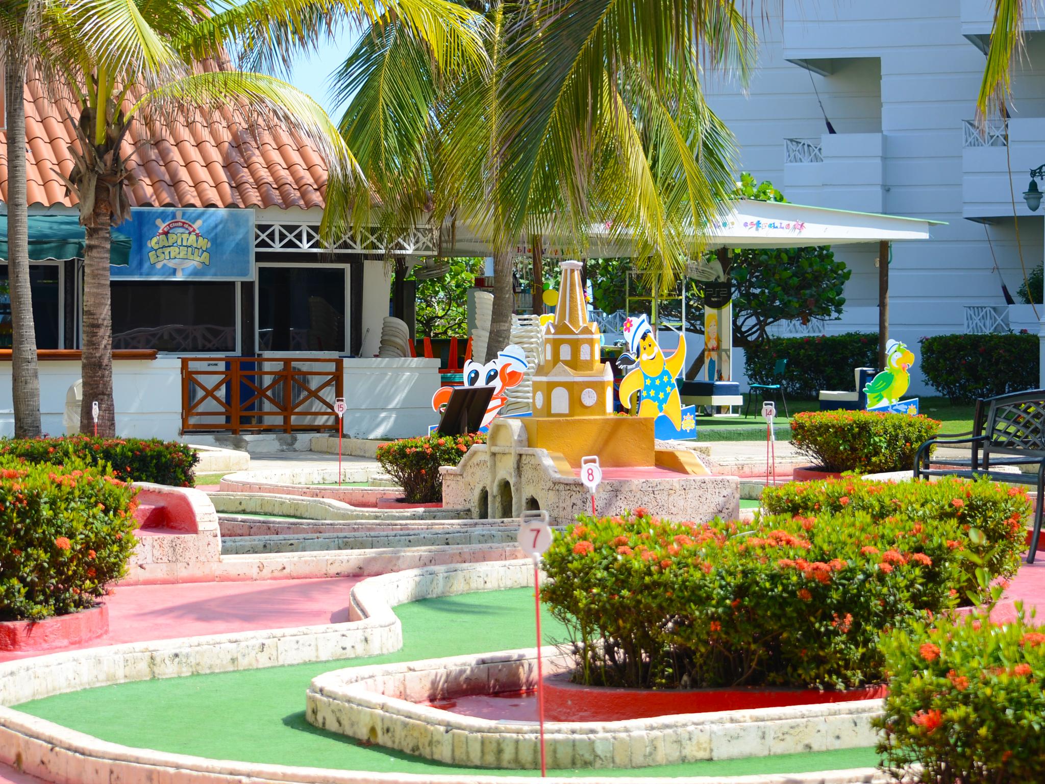 Hotel Las Americas Casa De Playa Cartagena Exterior foto Miniature golf course in Cancún, Mexico