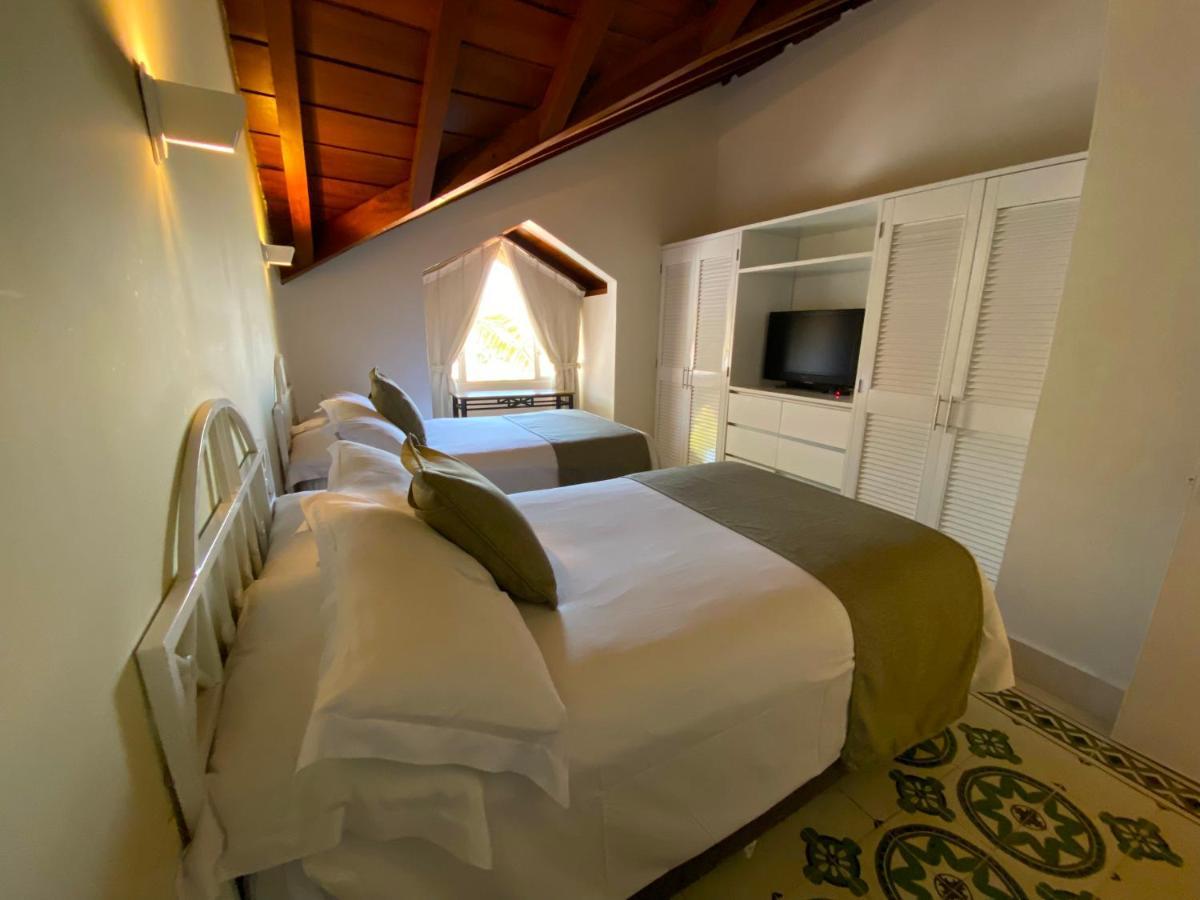Hotel Las Americas Casa De Playa Cartagena Exterior foto A room at the hotel