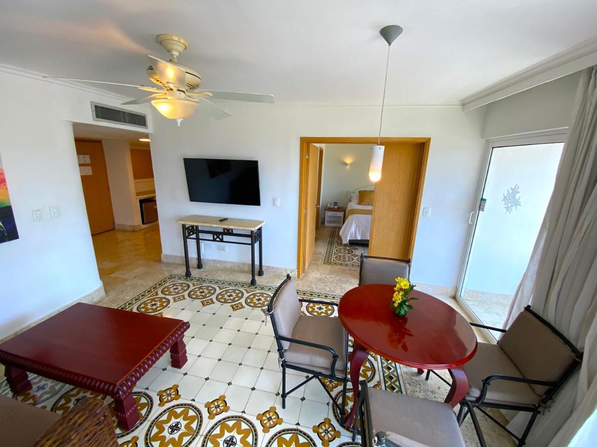 Hotel Las Americas Casa De Playa Cartagena Exterior foto A suite at the hotel