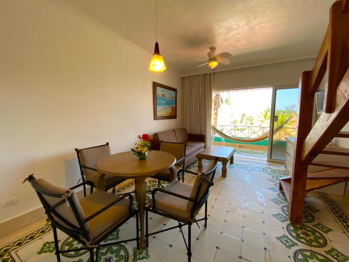 Hotel Las Americas Casa De Playa Cartagena Exterior foto Living room in a typical condo