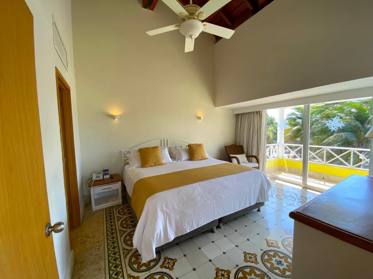 Hotel Las Americas Casa De Playa Cartagena Exterior foto A bedroom at the hotel
