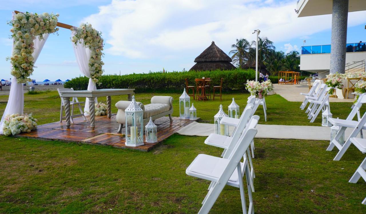 Hotel Las Americas Casa De Playa Cartagena Exterior foto A wedding in Punta Cana